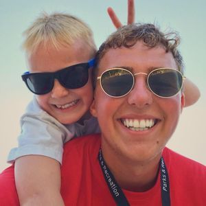 Meet your Posher, Grant